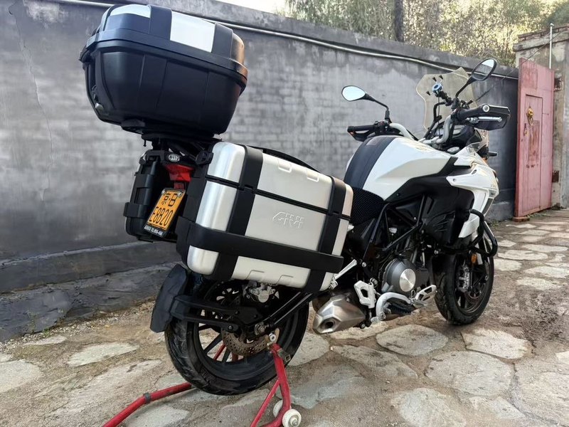 二手贝纳利金鹏 TRK502