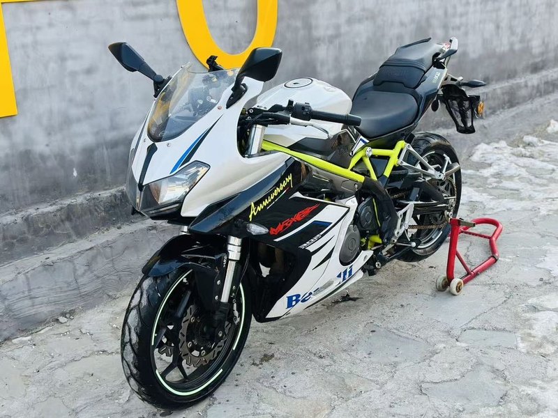 二手贝纳利龙卷风 Tornado 302R