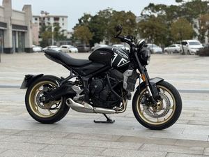 二手凯旋Trident 660