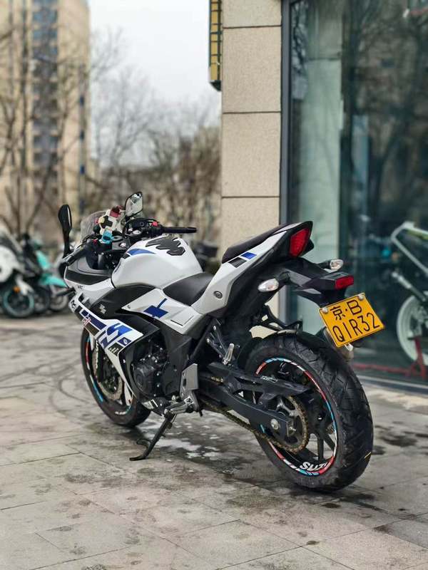 二手豪爵铃木GSX250R