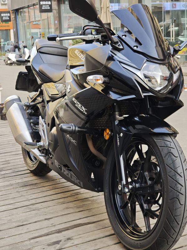 二手豪爵铃木GSX250R