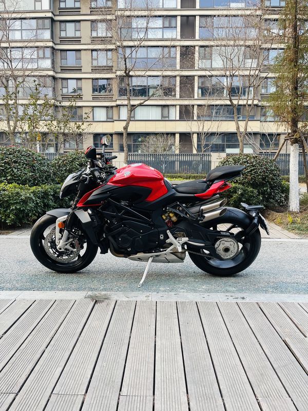 二手奥古斯塔Brutale 1000