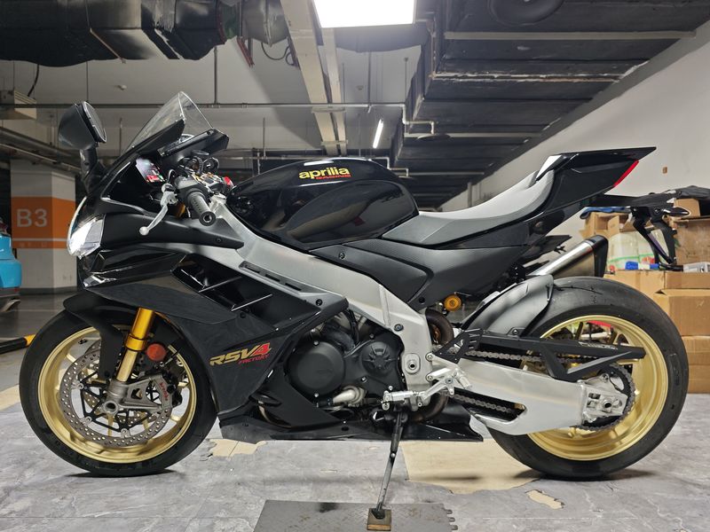 二手阿普利亚RSV4