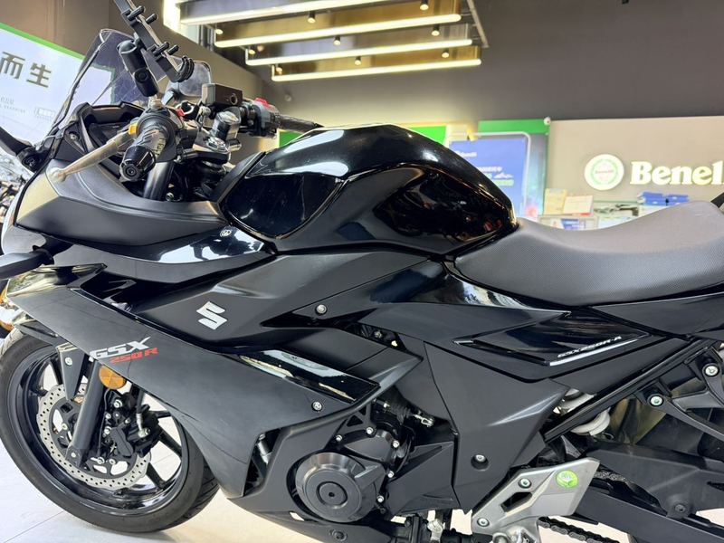 二手豪爵铃木GSX250R