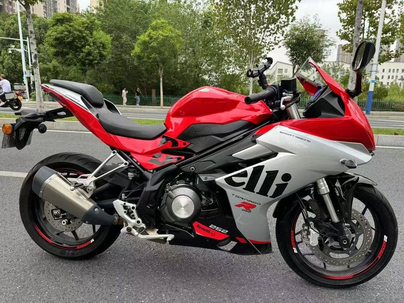 二手贝纳利龙卷风 Tornado 252R