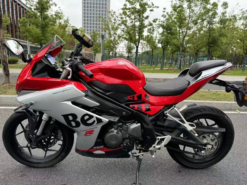 二手贝纳利龙卷风 Tornado 252R