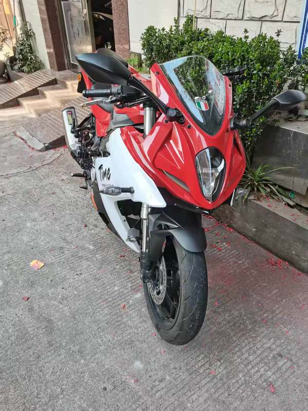 二手贝纳利龙卷风 Tornado 302R