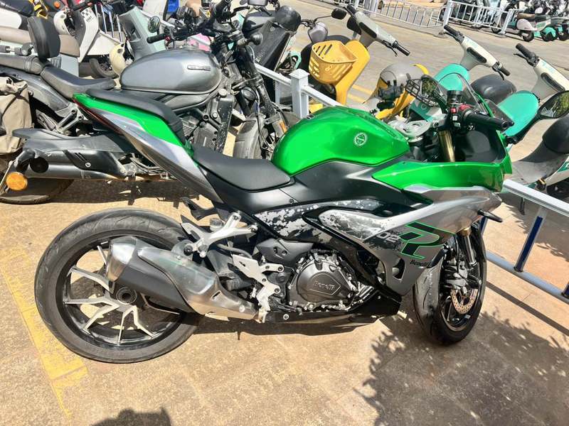 二手贝纳利龙卷风 Tornado 402R