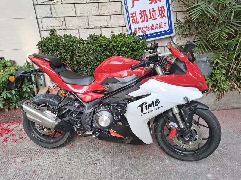 二手贝纳利龙卷风 Tornado 302R