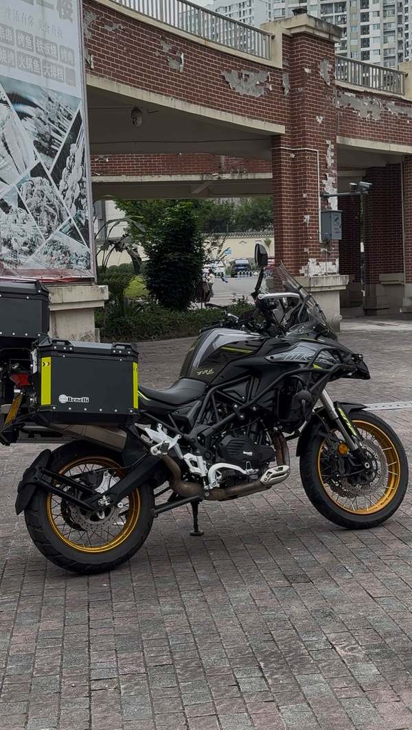 二手贝纳利金鹏 TRK502