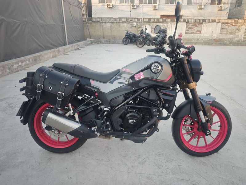 二手贝纳利幼狮 Leoncino 250