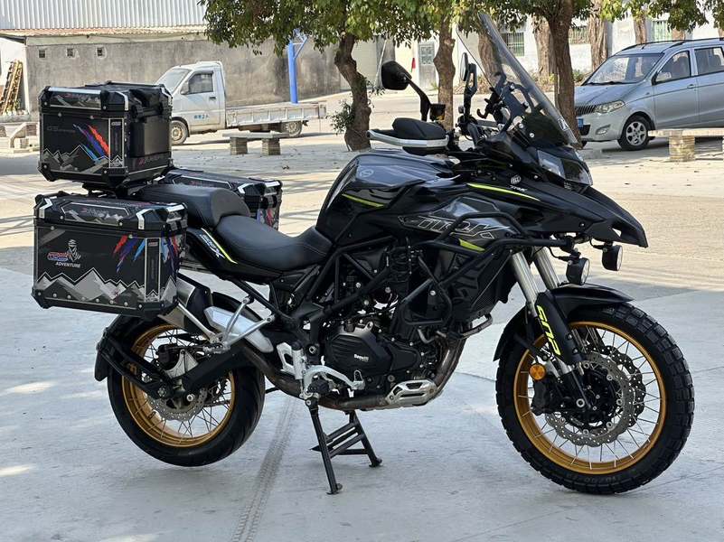 二手贝纳利金鹏 TRK502