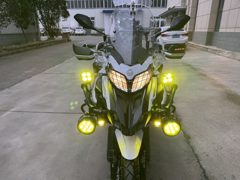 二手贝纳利金鹏 TRK502