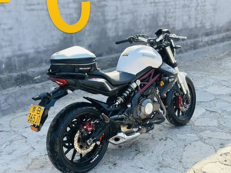 二手贝纳利蓝宝龙BJ300GS