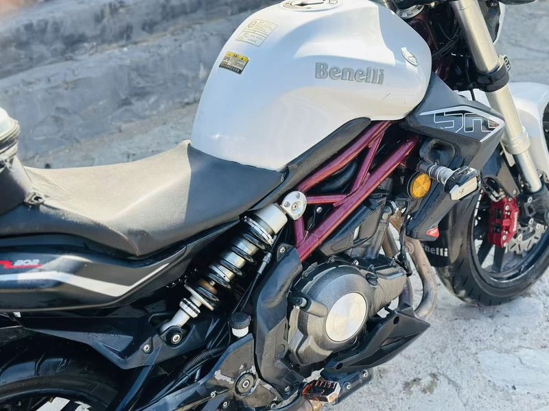 二手贝纳利蓝宝龙BJ300GS