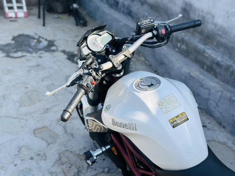 二手贝纳利蓝宝龙BJ300GS