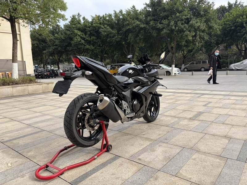 二手豪爵铃木GSX250R