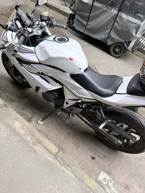 二手豪爵铃木GSX250R