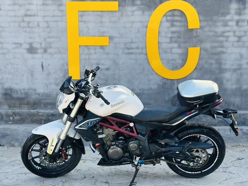 二手贝纳利蓝宝龙BJ300GS