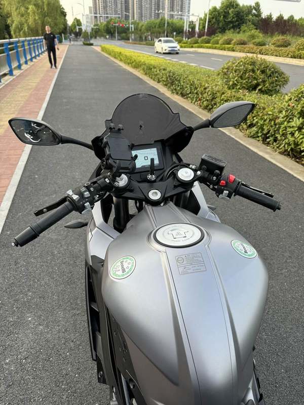 二手贝纳利龙卷风 Tornado 302R