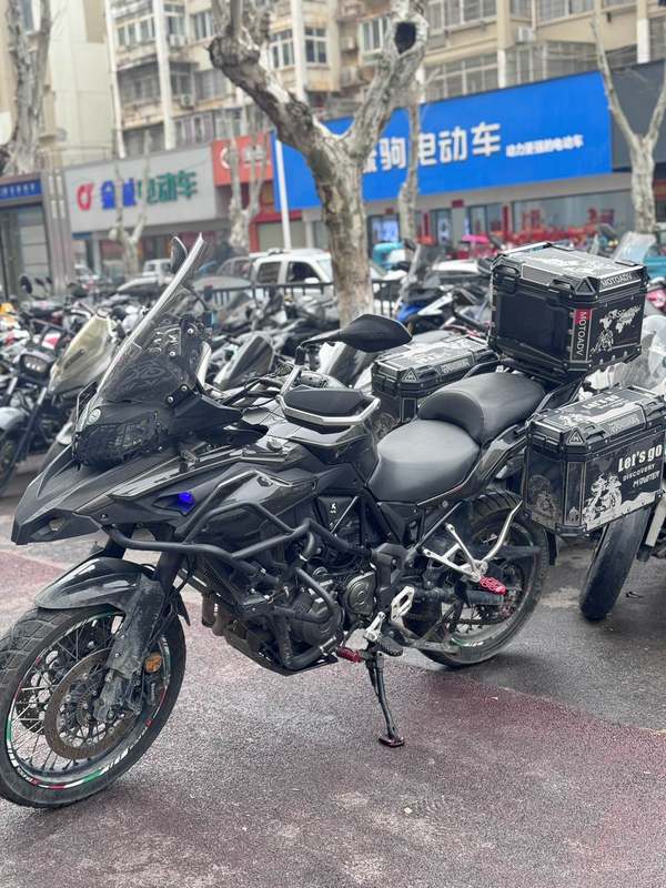二手贝纳利金鹏 TRK502