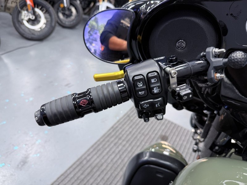 二手哈雷戴维森大道滑翔 Street Glide