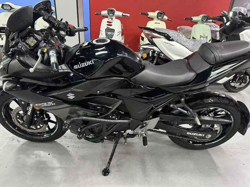 二手豪爵铃木GSX250R