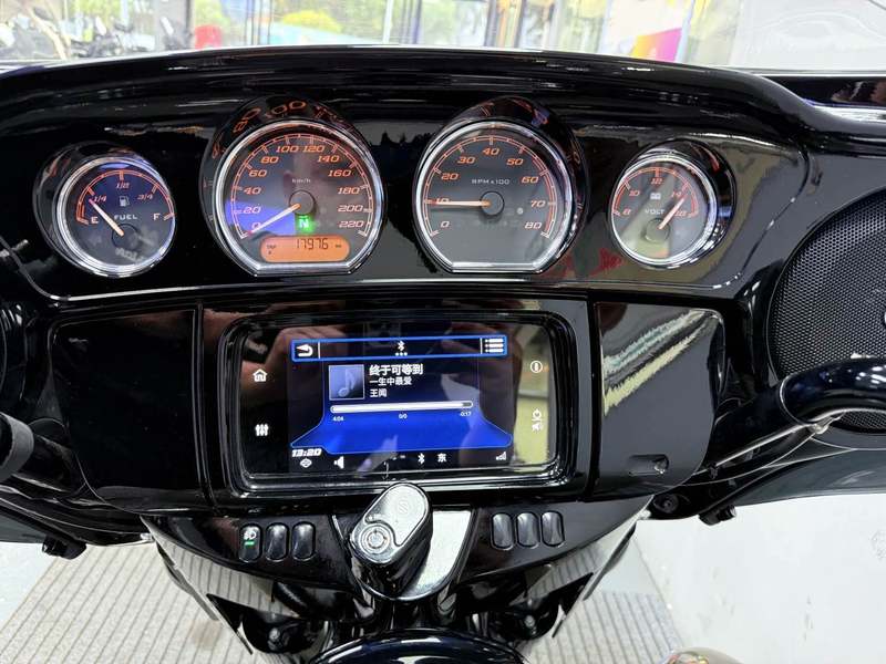 二手哈雷戴维森大道滑翔 Street Glide