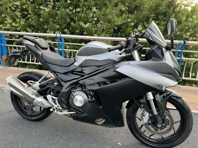 二手贝纳利龙卷风 Tornado 302R