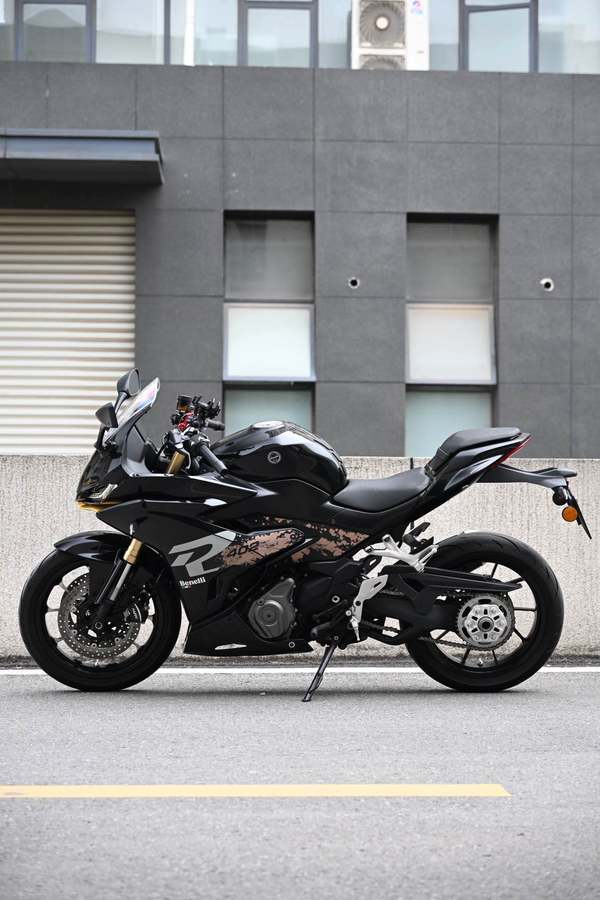 二手贝纳利龙卷风 Tornado 402R