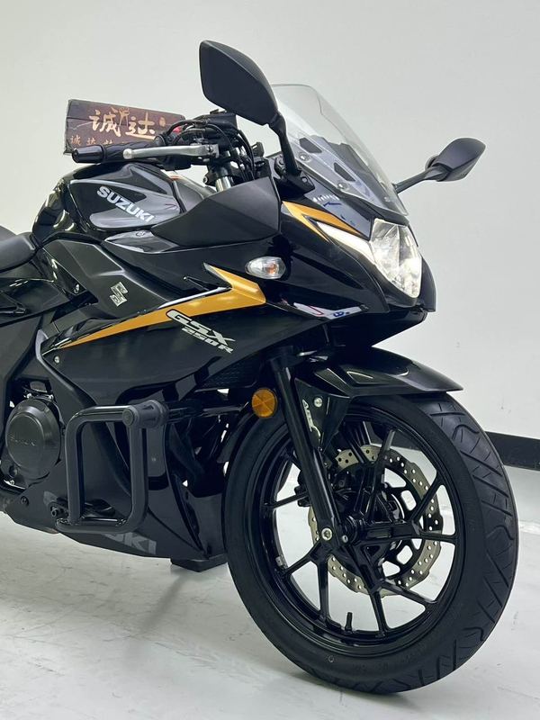 二手豪爵铃木GSX250R