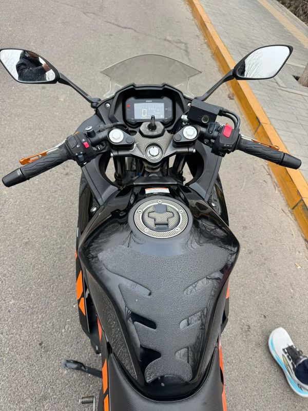 二手豪爵铃木GSX250R