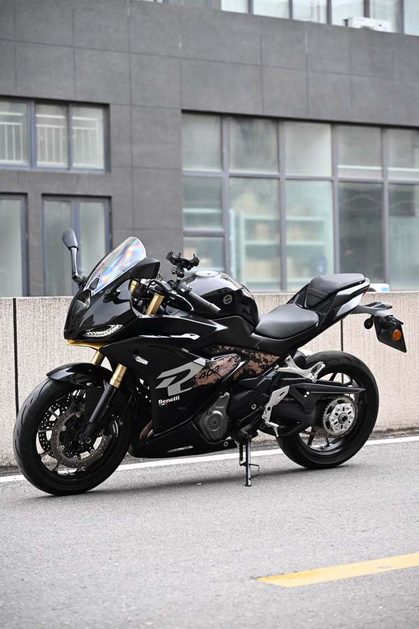 二手贝纳利龙卷风 Tornado 402R