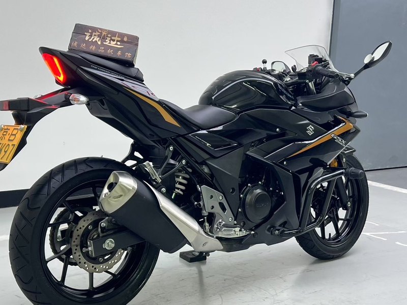 二手豪爵铃木GSX250R