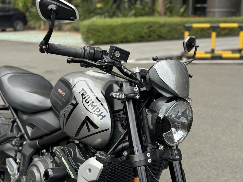 二手凯旋Trident 660