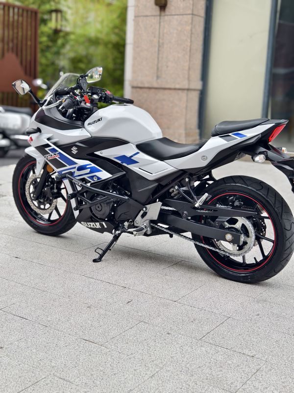 二手豪爵铃木GSX250R