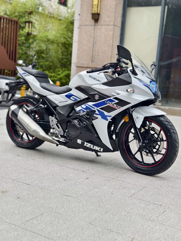 二手豪爵铃木GSX250R