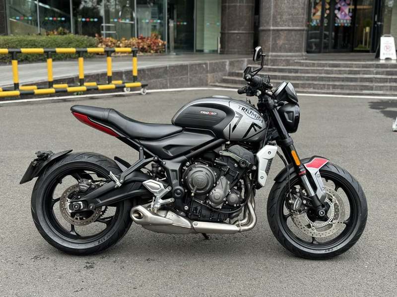 二手凯旋Trident 660