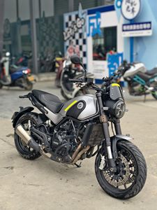 二手贝纳利幼狮 Leoncino 500