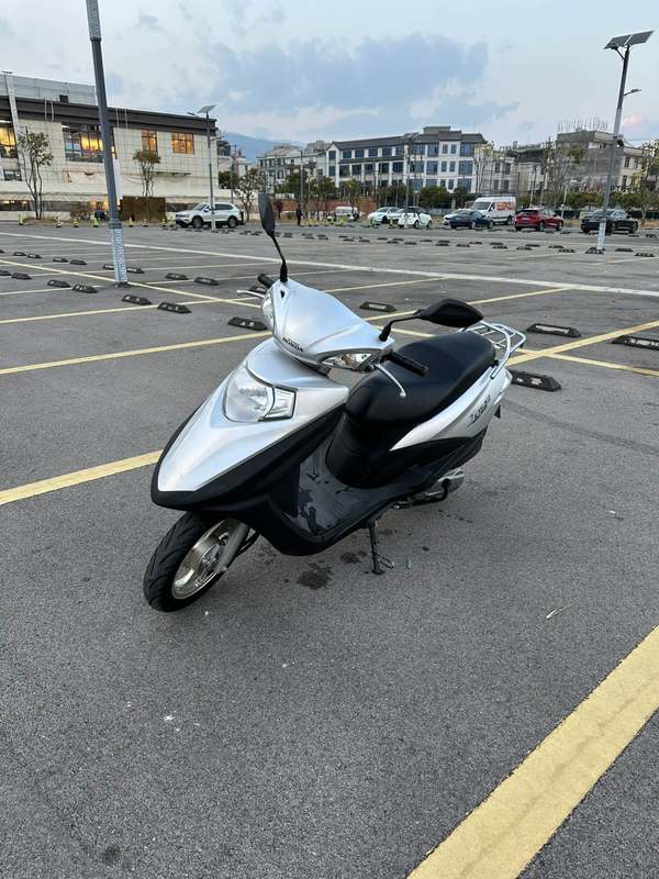 二手五羊本田SCR 喜鲨125