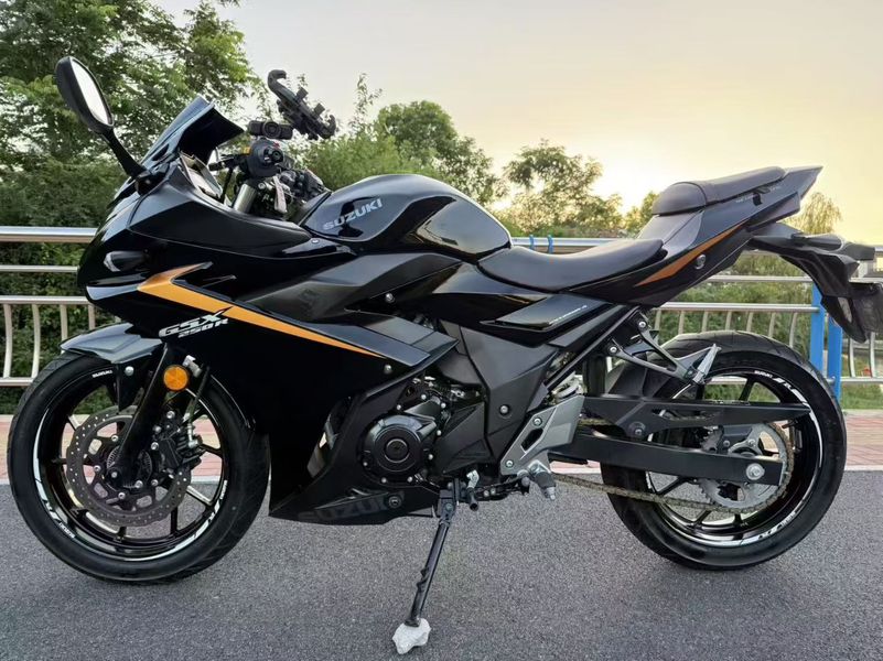 二手豪爵铃木GSX250R