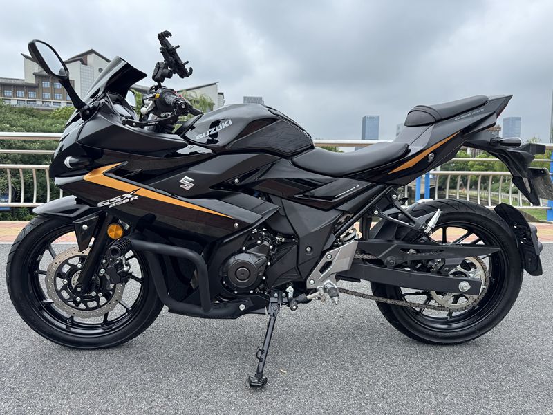 二手豪爵铃木GSX250R