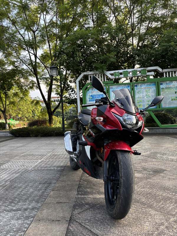 二手豪爵铃木GSX250R