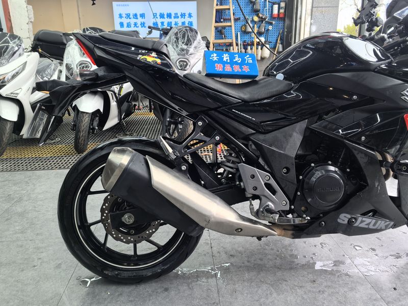 二手豪爵铃木GSX250R