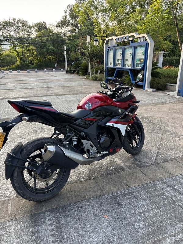 二手豪爵铃木GSX250R