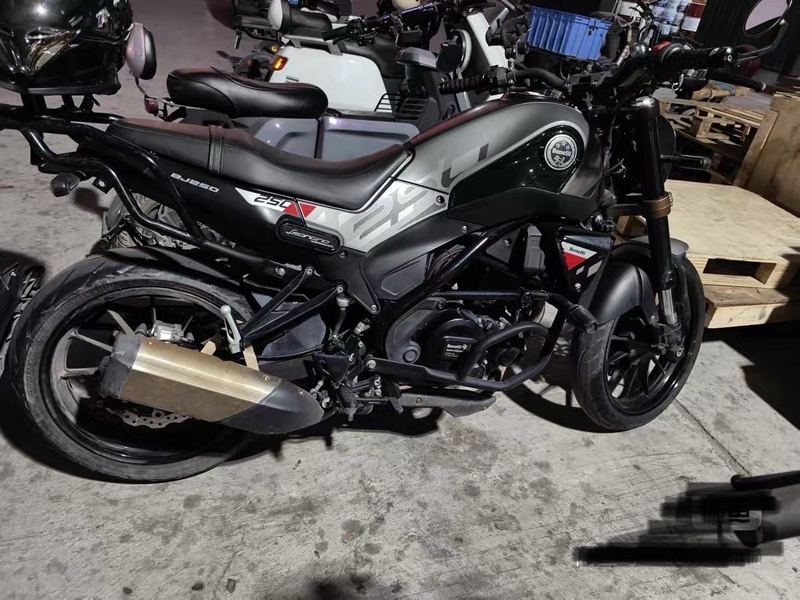 二手贝纳利幼狮 Leoncino 250