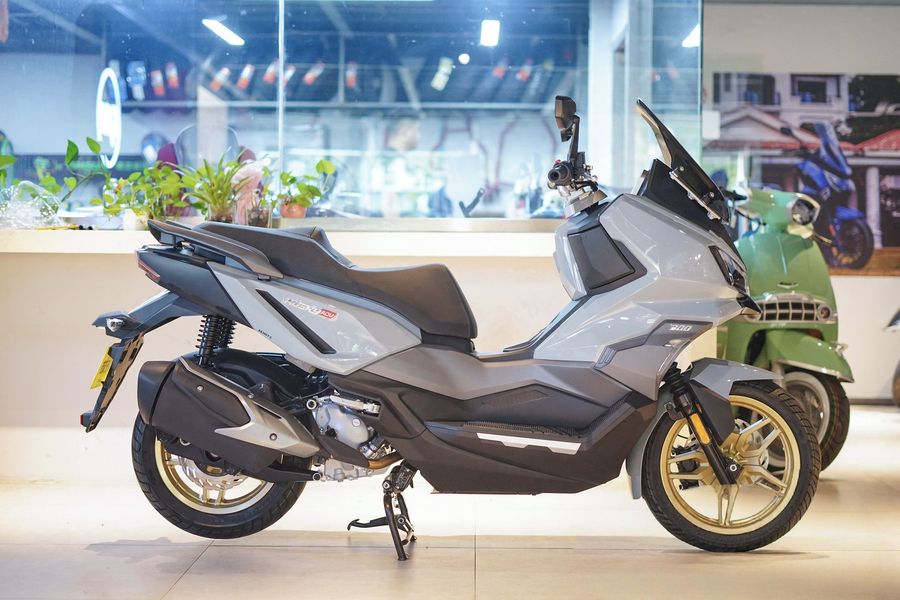 二手三阳哈士奇 Husky ADV300