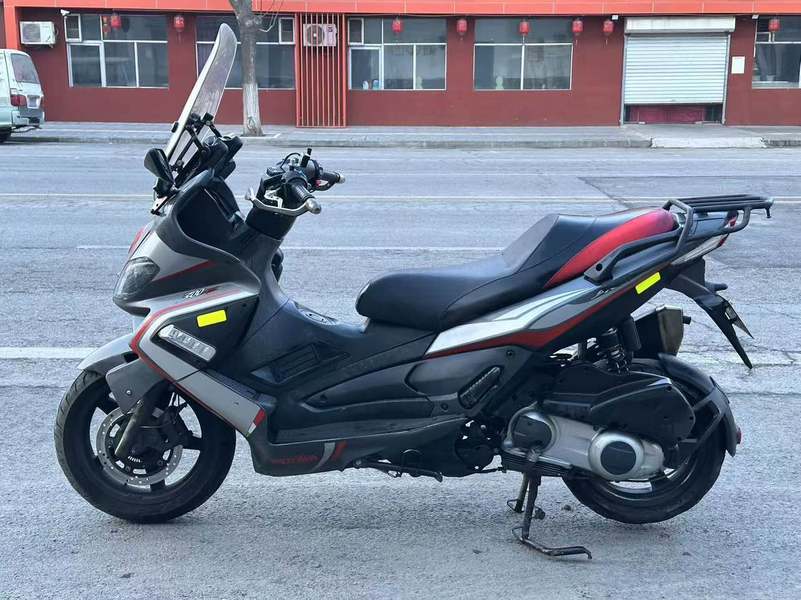 二手阿普利亚SR MAX 300