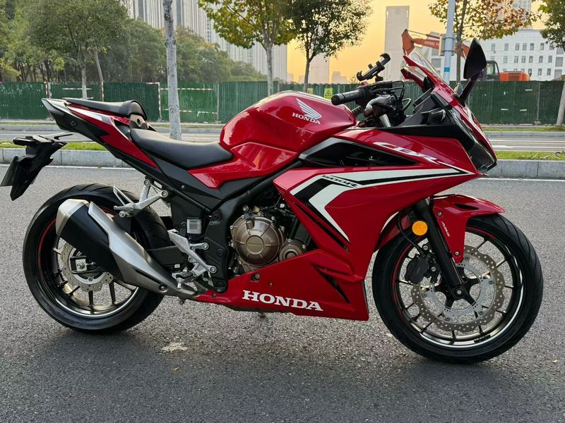 二手本田CBR400R