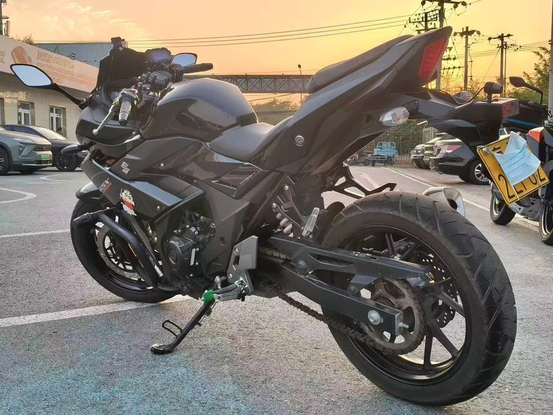 二手豪爵铃木GSX250R